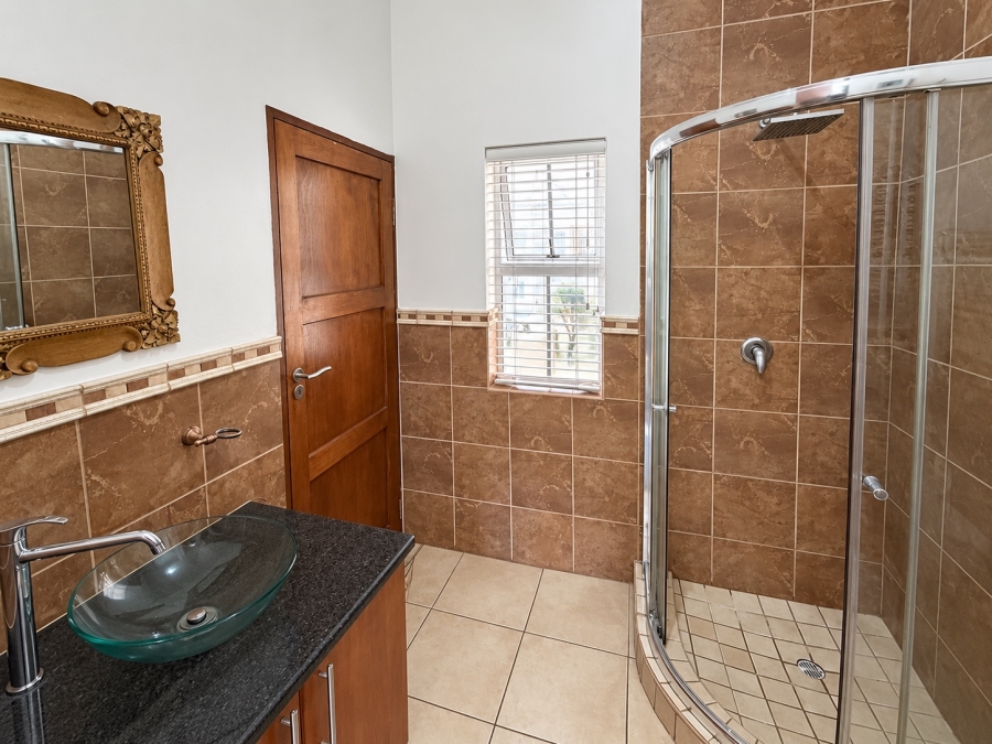 5 Bedroom Property for Sale in Kingswood Golf Estate Western Cape